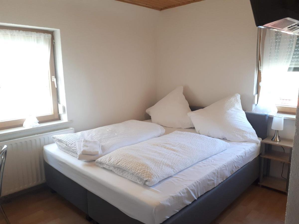 Gaestehaus Pension Waldhorn Weilen unter den Rinnen Екстериор снимка